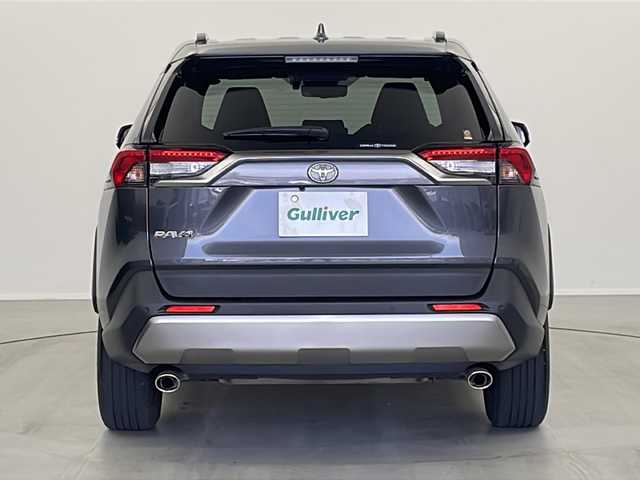 トヨタ ＲＡＶ４ G 栃木県 2023(令5)年 1.3万km グレーメタリック ワンオーナー/10.5インチディスプレイオーディオ（コネクティッドナビ対応）Plus/　Apple CarPlay/Android Auto/Bluetooth/フルセグTV/USB/Miracast/AM/FM/トヨタセーフティセンス/　プリクラッシュセーフティ/　レーントレーシングアシスト/　レーダークルーズコントロール/　ロードサインアシスト/　オートハイビーム/　パノラミックビューモニター/　ブラインドスポットモニター/デジタルインナーミラー(録画機能付)/ビルトインETC2.0/電動パーキングブレーキ(HOLDスイッチ付)/シートヒーター(ベンチレーター付)/合皮シート/パワーシート(D席)/純正フロアマット/サイド+カーテンエアバッグ/スマートキー×1本/保証書、取扱説明書付属