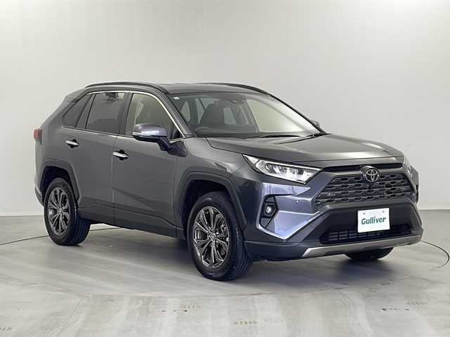トヨタ ＲＡＶ４ G 栃木県 2023(令5)年 1.3万km グレーメタリック ワンオーナー/10.5インチディスプレイオーディオ（コネクティッドナビ対応）Plus/　Apple CarPlay/Android Auto/Bluetooth/フルセグTV/USB/Miracast/AM/FM/トヨタセーフティセンス/　プリクラッシュセーフティ/　レーントレーシングアシスト/　レーダークルーズコントロール/　ロードサインアシスト/　オートハイビーム/　パノラミックビューモニター/　ブラインドスポットモニター/デジタルインナーミラー(録画機能付)/ビルトインETC2.0/電動パーキングブレーキ(HOLDスイッチ付)/シートヒーター(ベンチレーター付)/合皮シート/パワーシート(D席)/純正フロアマット/サイド+カーテンエアバッグ/スマートキー×1本/保証書、取扱説明書付属