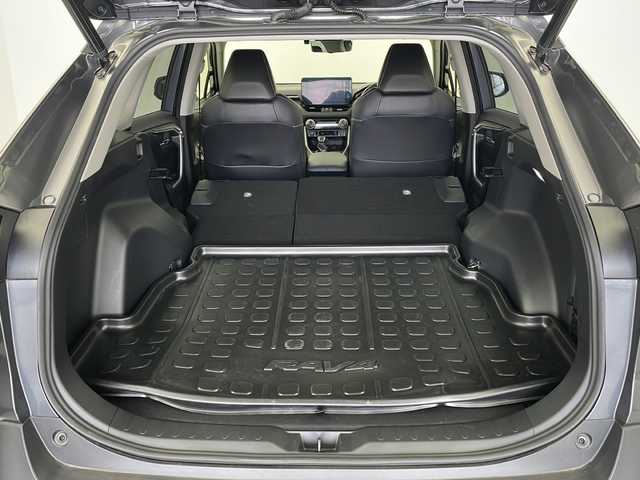トヨタ ＲＡＶ４ G 栃木県 2023(令5)年 1.3万km グレーメタリック ワンオーナー/10.5インチディスプレイオーディオ（コネクティッドナビ対応）Plus/　Apple CarPlay/Android Auto/Bluetooth/フルセグTV/USB/Miracast/AM/FM/トヨタセーフティセンス/　プリクラッシュセーフティ/　レーントレーシングアシスト/　レーダークルーズコントロール/　ロードサインアシスト/　オートハイビーム/　パノラミックビューモニター/　ブラインドスポットモニター/デジタルインナーミラー(録画機能付)/ビルトインETC2.0/電動パーキングブレーキ(HOLDスイッチ付)/シートヒーター(ベンチレーター付)/合皮シート/パワーシート(D席)/純正フロアマット/サイド+カーテンエアバッグ/スマートキー×1本/保証書、取扱説明書付属