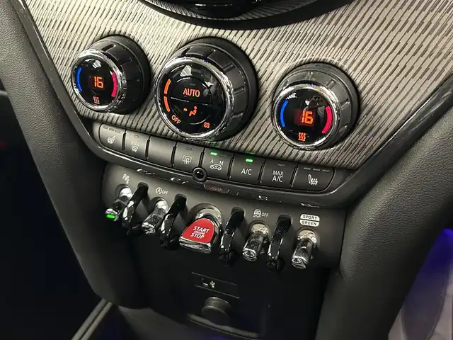 ＭＩＮＩ ＢＭＷ ミニ クロスオーバー クーパー D オール4 岡山県 2021(令3)年 1.3万km セージグリーンメタリック 純ナビ/HUD/シートヒータ/前PWシート/アンビエントライト/ACC/ドラレコ/ミラー一体ETC/本革レザー/マルチディスプレイメータ/PWテールゲート/社外AW/ユニオンジャックテール
