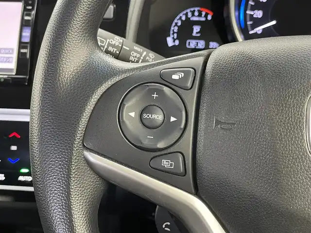 ホンダ フィット 13G L ホンダセンシング 埼玉県 2018(平30)年 6.1万km ルージュアメジストM 純正ナビ　バックカメラ　アダプティブクルーズコントロール　ＬＥＤヘッドライト　ＥＴＣ　オートライト　ホンダセンシング　ステアリングスイッチ　プッシュスタート　スマートキー　地デジフルセグＴＶ