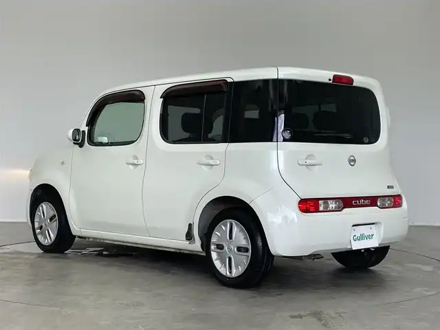 日産 キューブ 15X Mセレクション 埼玉県 2011(平23)年 6.8万km ホワイトパール 純正メモリナビ　Ｂｌｕｅｔｏｏｔｈ　ＥＴＣ　地デジフルセグＴＶ　エアコン　インテリジェントスマートキー　プッシュスタート　電動格納ミラー　ヘッドライトレベライザー　パワーウィンドウ