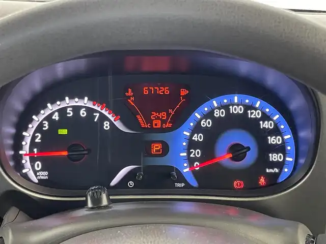 日産 キューブ 15X Mセレクション 埼玉県 2011(平23)年 6.8万km ホワイトパール 純正メモリナビ　Ｂｌｕｅｔｏｏｔｈ　ＥＴＣ　地デジフルセグＴＶ　エアコン　インテリジェントスマートキー　プッシュスタート　電動格納ミラー　ヘッドライトレベライザー　パワーウィンドウ