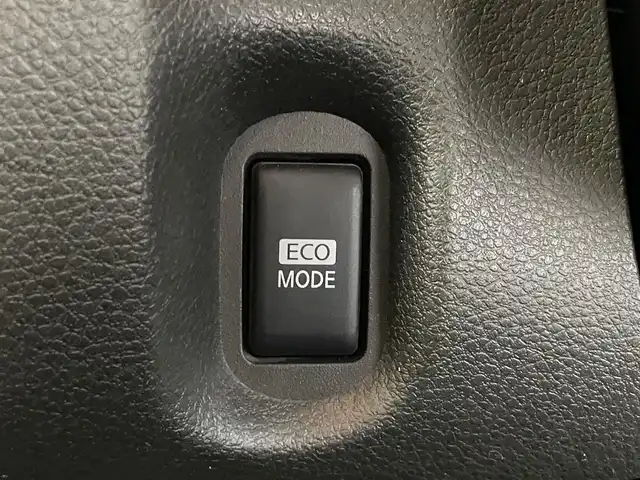 日産 キューブ 15X Mセレクション 埼玉県 2011(平23)年 6.8万km ホワイトパール 純正メモリナビ　Ｂｌｕｅｔｏｏｔｈ　ＥＴＣ　地デジフルセグＴＶ　エアコン　インテリジェントスマートキー　プッシュスタート　電動格納ミラー　ヘッドライトレベライザー　パワーウィンドウ