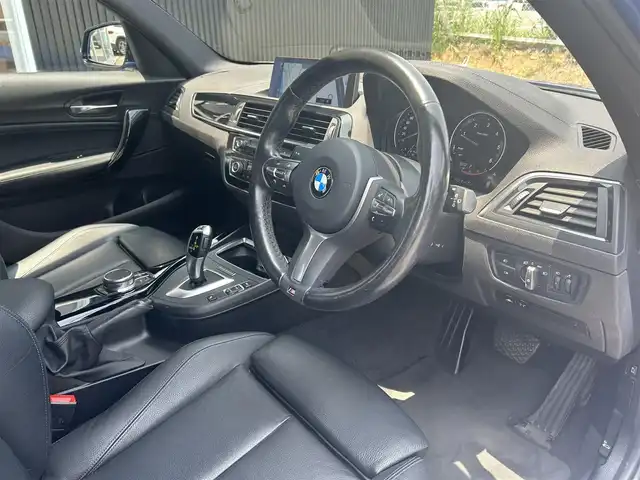 ＢＭＷ １１８ｄ Mスポーツ エディションシャドー 福岡県 2019(平31)年 5.4万km エストリルブルーM インテリジェントセーフティ/アダプティブクルーズコントロール/LEDヘッドライト/黒革シート/前席シートヒーター/純正ナビ/Bluetooth/バックカメラ/パークディスタンスコントロール/コンフォートアクセス/LEDヘッドライト/オートライト/フロントフォグランプ/リアフォグランプ/ステアリングスイッチ/純正18インチアルミホイール/ミラー一体型ETC/保証書/スペアキー×1
