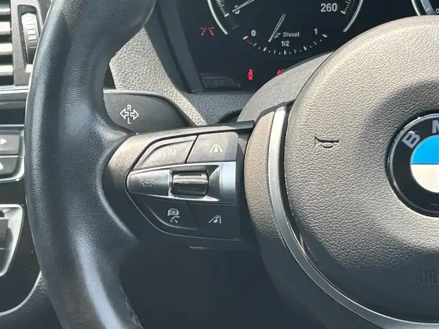ＢＭＷ １１８ｄ Mスポーツ エディションシャドー 福岡県 2019(平31)年 5.4万km エストリルブルーM インテリジェントセーフティ/アダプティブクルーズコントロール/LEDヘッドライト/黒革シート/前席シートヒーター/純正ナビ/Bluetooth/バックカメラ/パークディスタンスコントロール/コンフォートアクセス/LEDヘッドライト/オートライト/フロントフォグランプ/リアフォグランプ/ステアリングスイッチ/純正18インチアルミホイール/ミラー一体型ETC/保証書/スペアキー×1
