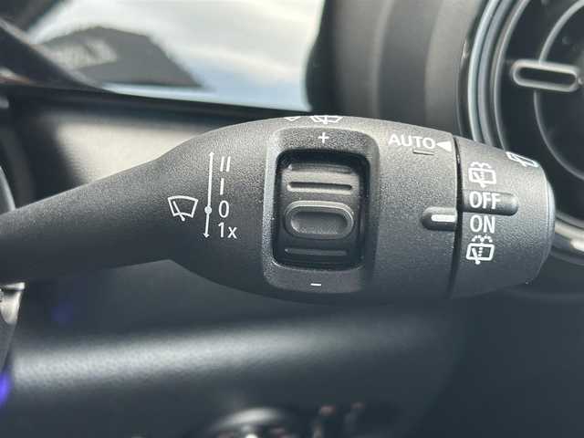 ＭＩＮＩ ＢＭＷ ミニ クーパー 福岡県 2022(令4)年 1.2万km ペッパー・ホワイト プレミアムプラスラインパッケージ/クルーズコントロール/インテリジェントセーフティ/ペッパーパッケージ/ディスプレイオーディオ/Applecarplay/androidauto/バックカメラ/Bluetooth/LEDヘッドライト/オートライト/オートワイパー/ハーフレザーシート/シートヒーター/純正16インチアルミホイール/ミラー一体型ETC/取扱説明書/保証書/スペアキー×1