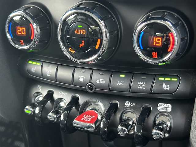 ＭＩＮＩ ＢＭＷ ミニ クーパー 福岡県 2022(令4)年 1.2万km ペッパー・ホワイト プレミアムプラスラインパッケージ/クルーズコントロール/インテリジェントセーフティ/ペッパーパッケージ/ディスプレイオーディオ/Applecarplay/androidauto/バックカメラ/Bluetooth/LEDヘッドライト/オートライト/オートワイパー/ハーフレザーシート/シートヒーター/純正16インチアルミホイール/ミラー一体型ETC/取扱説明書/保証書/スペアキー×1