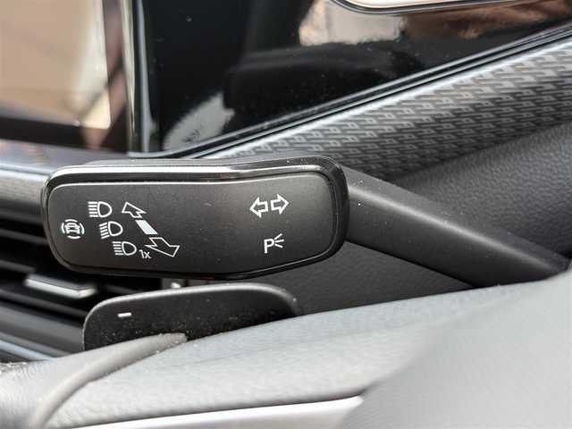 フォルクスワーゲン ＶＷ Ｔ－クロス TSI Rライン 徳島県 2023(令5)年 1.4万km シルバー 純正ナビ/ハーフレザーシート/置くだけ充電/前後ドライブレコーダー/ＨＩＤヘッドライト/ＥＴＣ/タイプＣ充電/ＭＴモード付ＡＴ/ルーフレール/パーキングアシスト機能/プッシュスタート