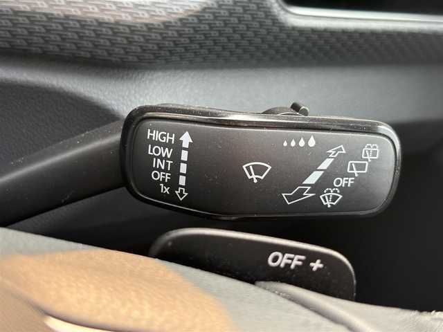フォルクスワーゲン ＶＷ Ｔ－クロス TSI Rライン 徳島県 2023(令5)年 1.4万km シルバー 純正ナビ/ハーフレザーシート/置くだけ充電/前後ドライブレコーダー/ＨＩＤヘッドライト/ＥＴＣ/タイプＣ充電/ＭＴモード付ＡＴ/ルーフレール/パーキングアシスト機能/プッシュスタート