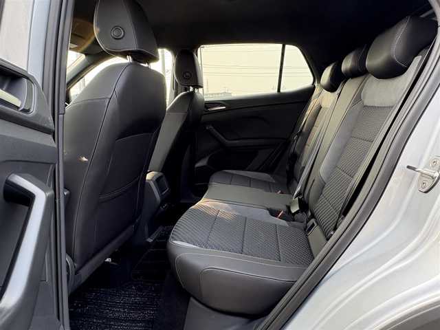 フォルクスワーゲン ＶＷ Ｔ－クロス TSI Rライン 徳島県 2023(令5)年 1.4万km シルバー 純正ナビ/ハーフレザーシート/置くだけ充電/前後ドライブレコーダー/ＨＩＤヘッドライト/ＥＴＣ/タイプＣ充電/ＭＴモード付ＡＴ/ルーフレール/パーキングアシスト機能/プッシュスタート