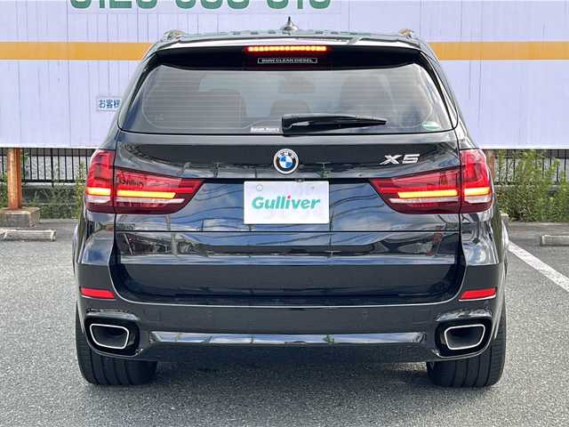 ＢＭＷ Ｘ５ ブラックアウト 山口県 2017(平29)年 2.6万km サファイアブラックP サンルーフ/純正ナビ/DVD/CD/AUX/フルセグTV/バックカメラ/ハーマンカードンオーディオ/黒レザーシート/前席パワーシート/全席シートヒーター/純正LEDヘッドライト/純正フォグランプ/オートライト/純正20インチアルミホイール/革巻きステアリング/ステアリングスイッチ/パドルシフト/クルーズコントロール/パワーバックドア/衝突被害軽減ブレーキ/LKA/横滑り防止/DAC/オートパーキングホールド/コーナーセンサー/スマートキー/ミラー一体型ETC/前後タイプドライブレコーダー/フロアマット/電動格納ウインカードアミラー