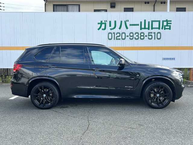 ＢＭＷ Ｘ５ ブラックアウト 山口県 2017(平29)年 2.6万km サファイアブラックP サンルーフ/純正ナビ/DVD/CD/AUX/フルセグTV/バックカメラ/ハーマンカードンオーディオ/黒レザーシート/前席パワーシート/全席シートヒーター/純正LEDヘッドライト/純正フォグランプ/オートライト/純正20インチアルミホイール/革巻きステアリング/ステアリングスイッチ/パドルシフト/クルーズコントロール/パワーバックドア/衝突被害軽減ブレーキ/LKA/横滑り防止/DAC/オートパーキングホールド/コーナーセンサー/スマートキー/ミラー一体型ETC/前後タイプドライブレコーダー/フロアマット/電動格納ウインカードアミラー