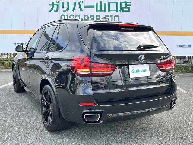 ＢＭＷ Ｘ５ ブラックアウト 山口県 2017(平29)年 2.6万km サファイアブラックP サンルーフ/純正ナビ/DVD/CD/AUX/フルセグTV/バックカメラ/ハーマンカードンオーディオ/黒レザーシート/前席パワーシート/全席シートヒーター/純正LEDヘッドライト/純正フォグランプ/オートライト/純正20インチアルミホイール/革巻きステアリング/ステアリングスイッチ/パドルシフト/クルーズコントロール/パワーバックドア/衝突被害軽減ブレーキ/LKA/横滑り防止/DAC/オートパーキングホールド/コーナーセンサー/スマートキー/ミラー一体型ETC/前後タイプドライブレコーダー/フロアマット/電動格納ウインカードアミラー