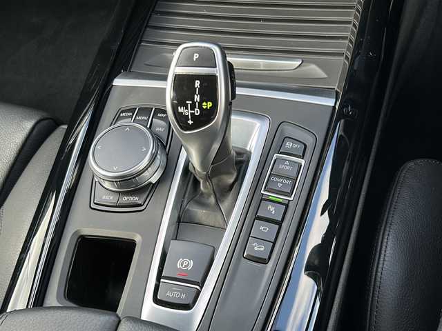 ＢＭＷ Ｘ５ ブラックアウト 山口県 2017(平29)年 2.6万km サファイアブラックP サンルーフ/純正ナビ/DVD/CD/AUX/フルセグTV/バックカメラ/ハーマンカードンオーディオ/黒レザーシート/前席パワーシート/全席シートヒーター/純正LEDヘッドライト/純正フォグランプ/オートライト/純正20インチアルミホイール/革巻きステアリング/ステアリングスイッチ/パドルシフト/クルーズコントロール/パワーバックドア/衝突被害軽減ブレーキ/LKA/横滑り防止/DAC/オートパーキングホールド/コーナーセンサー/スマートキー/ミラー一体型ETC/前後タイプドライブレコーダー/フロアマット/電動格納ウインカードアミラー