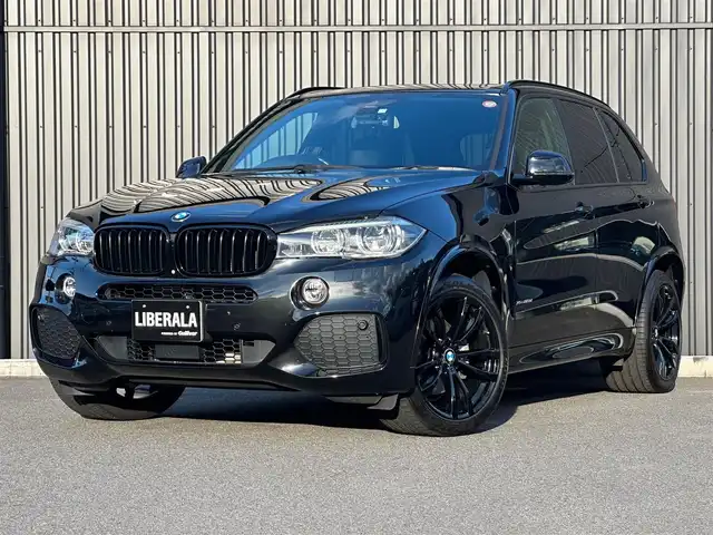 ＢＭＷ Ｘ５ ブラックアウト 福島県 2017(平29)年 2.7万km サファイアブラックP 特別仕様車/パノラマサンルーフ/Harman/Kardonサウンド/ヘッドアップディスプレイ/インテリジェントセーフティ/アダプティブクルーズコントロール/レーンキープアシスト/ヴァーネスカレザー(ブラック)/全席シートヒーター/前席パワーシート/パワーバックドア/純正ナビ(BT/USB/AUX/CD/DVD)/フルセグTV/バックカメラ/純正20AW/アダプティブLED/オートホールド/ミラー一体型ETC/ドライブレコーダー(前後)/アンビエントライト/取扱説明書/保証書/スペアキー