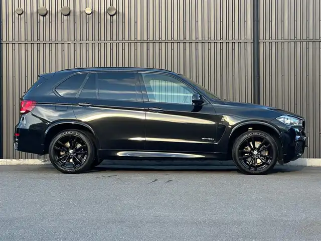 ＢＭＷ Ｘ５ ブラックアウト 福島県 2017(平29)年 2.7万km サファイアブラックP 特別仕様車/パノラマサンルーフ/Harman/Kardonサウンド/ヘッドアップディスプレイ/インテリジェントセーフティ/アダプティブクルーズコントロール/レーンキープアシスト/ヴァーネスカレザー(ブラック)/全席シートヒーター/前席パワーシート/パワーバックドア/純正ナビ(BT/USB/AUX/CD/DVD)/フルセグTV/バックカメラ/純正20AW/アダプティブLED/オートホールド/ミラー一体型ETC/ドライブレコーダー(前後)/アンビエントライト/取扱説明書/保証書/スペアキー
