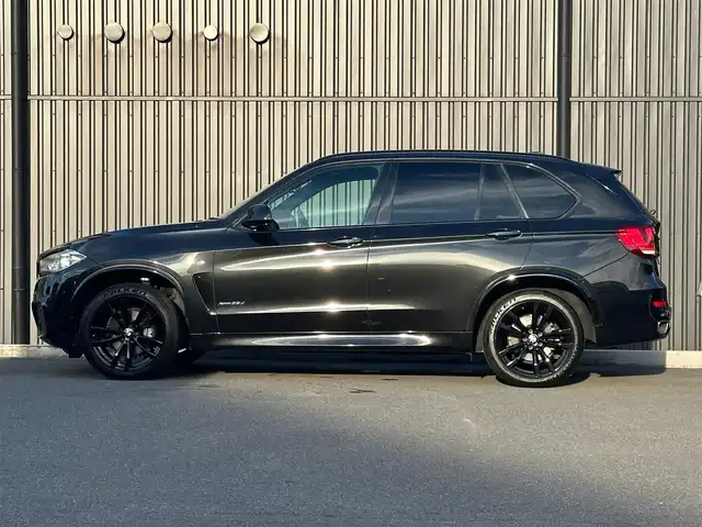 ＢＭＷ Ｘ５ ブラックアウト 福島県 2017(平29)年 2.7万km サファイアブラックP 特別仕様車/パノラマサンルーフ/Harman/Kardonサウンド/ヘッドアップディスプレイ/インテリジェントセーフティ/アダプティブクルーズコントロール/レーンキープアシスト/ヴァーネスカレザー(ブラック)/全席シートヒーター/前席パワーシート/パワーバックドア/純正ナビ(BT/USB/AUX/CD/DVD)/フルセグTV/バックカメラ/純正20AW/アダプティブLED/オートホールド/ミラー一体型ETC/ドライブレコーダー(前後)/アンビエントライト/取扱説明書/保証書/スペアキー