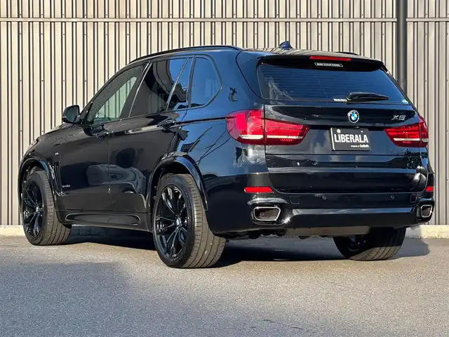ＢＭＷ Ｘ５ ブラックアウト 福島県 2017(平29)年 2.7万km サファイアブラックP 特別仕様車/パノラマサンルーフ/Harman/Kardonサウンド/ヘッドアップディスプレイ/インテリジェントセーフティ/アダプティブクルーズコントロール/レーンキープアシスト/ヴァーネスカレザー(ブラック)/全席シートヒーター/前席パワーシート/パワーバックドア/純正ナビ(BT/USB/AUX/CD/DVD)/フルセグTV/バックカメラ/純正20AW/アダプティブLED/オートホールド/ミラー一体型ETC/ドライブレコーダー(前後)/アンビエントライト/取扱説明書/保証書/スペアキー