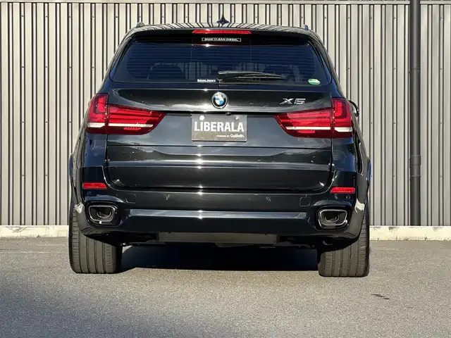 ＢＭＷ Ｘ５ ブラックアウト 福島県 2017(平29)年 2.7万km サファイアブラックP 特別仕様車/パノラマサンルーフ/Harman/Kardonサウンド/ヘッドアップディスプレイ/インテリジェントセーフティ/アダプティブクルーズコントロール/レーンキープアシスト/ヴァーネスカレザー(ブラック)/全席シートヒーター/前席パワーシート/パワーバックドア/純正ナビ(BT/USB/AUX/CD/DVD)/フルセグTV/バックカメラ/純正20AW/アダプティブLED/オートホールド/ミラー一体型ETC/ドライブレコーダー(前後)/アンビエントライト/取扱説明書/保証書/スペアキー