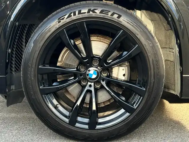 ＢＭＷ Ｘ５ ブラックアウト 福島県 2017(平29)年 2.7万km サファイアブラックP 特別仕様車/パノラマサンルーフ/Harman/Kardonサウンド/ヘッドアップディスプレイ/インテリジェントセーフティ/アダプティブクルーズコントロール/レーンキープアシスト/ヴァーネスカレザー(ブラック)/全席シートヒーター/前席パワーシート/パワーバックドア/純正ナビ(BT/USB/AUX/CD/DVD)/フルセグTV/バックカメラ/純正20AW/アダプティブLED/オートホールド/ミラー一体型ETC/ドライブレコーダー(前後)/アンビエントライト/取扱説明書/保証書/スペアキー