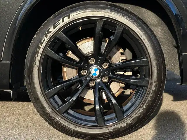 ＢＭＷ Ｘ５ ブラックアウト 福島県 2017(平29)年 2.7万km サファイアブラックP 特別仕様車/パノラマサンルーフ/Harman/Kardonサウンド/ヘッドアップディスプレイ/インテリジェントセーフティ/アダプティブクルーズコントロール/レーンキープアシスト/ヴァーネスカレザー(ブラック)/全席シートヒーター/前席パワーシート/パワーバックドア/純正ナビ(BT/USB/AUX/CD/DVD)/フルセグTV/バックカメラ/純正20AW/アダプティブLED/オートホールド/ミラー一体型ETC/ドライブレコーダー(前後)/アンビエントライト/取扱説明書/保証書/スペアキー