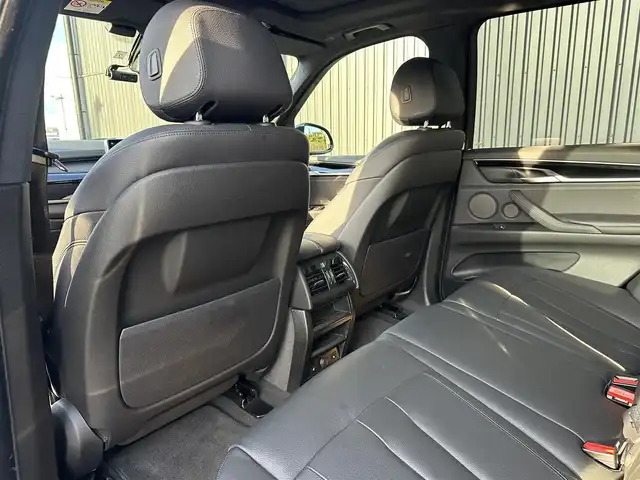 ＢＭＷ Ｘ５ ブラックアウト 福島県 2017(平29)年 2.7万km サファイアブラックP 特別仕様車/パノラマサンルーフ/Harman/Kardonサウンド/ヘッドアップディスプレイ/インテリジェントセーフティ/アダプティブクルーズコントロール/レーンキープアシスト/ヴァーネスカレザー(ブラック)/全席シートヒーター/前席パワーシート/パワーバックドア/純正ナビ(BT/USB/AUX/CD/DVD)/フルセグTV/バックカメラ/純正20AW/アダプティブLED/オートホールド/ミラー一体型ETC/ドライブレコーダー(前後)/アンビエントライト/取扱説明書/保証書/スペアキー