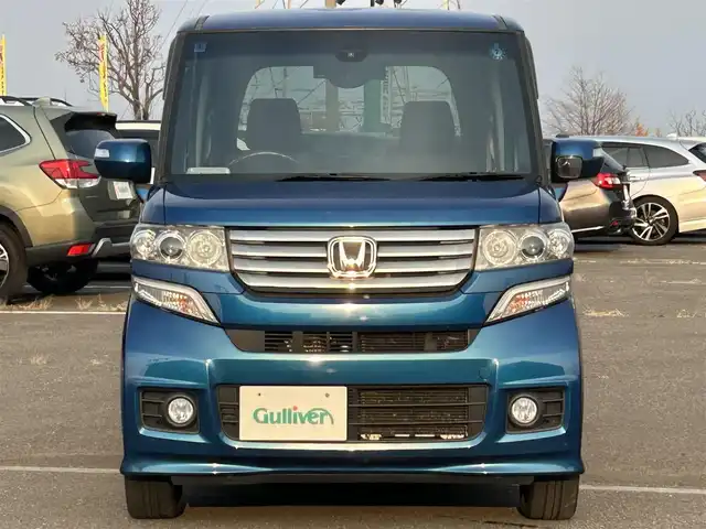 ホンダ Ｎ ＢＯＸ カスタム G 道央・札幌 2014(平26)年 6.7万km プレミアムダイナミックブルーパール ４WD/社外SDナビ/CD/DVD/BT/フルセグ/シティブレーキアクティブシステム/横滑り防止装置/バックカメラ/ETC/ECONモード/片側パワースライドドア/ステアリングリモコン/プッシュスタート/スマートキー/HIDヘッドライト/オートライト/フォグランプ/電動格納ミラー/純正フロアマット/ドアバイザー/スペアキー/社外エンジンスターター