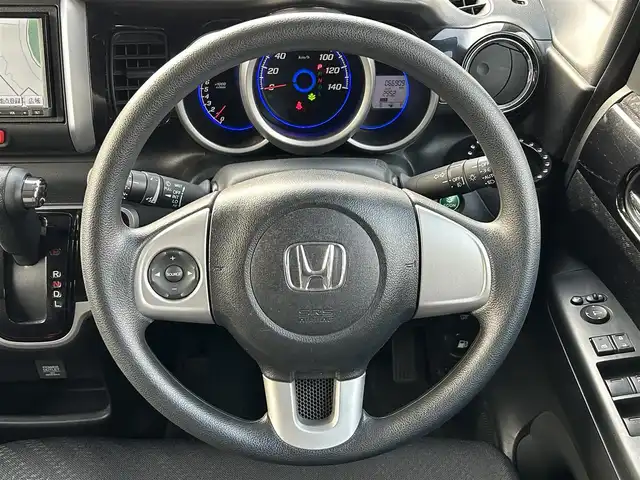 ホンダ Ｎ ＢＯＸ カスタム G 道央・札幌 2014(平26)年 6.7万km プレミアムダイナミックブルーパール ４WD/社外SDナビ/CD/DVD/BT/フルセグ/シティブレーキアクティブシステム/横滑り防止装置/バックカメラ/ETC/ECONモード/片側パワースライドドア/ステアリングリモコン/プッシュスタート/スマートキー/HIDヘッドライト/オートライト/フォグランプ/電動格納ミラー/純正フロアマット/ドアバイザー/スペアキー/社外エンジンスターター