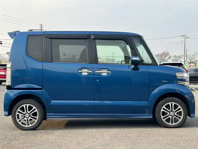 ホンダ Ｎ ＢＯＸ カスタム G 道央・札幌 2014(平26)年 6.7万km プレミアムダイナミックブルーパール ４WD/社外SDナビ/CD/DVD/BT/フルセグ/シティブレーキアクティブシステム/横滑り防止装置/バックカメラ/ETC/ECONモード/片側パワースライドドア/ステアリングリモコン/プッシュスタート/スマートキー/HIDヘッドライト/オートライト/フォグランプ/電動格納ミラー/純正フロアマット/ドアバイザー/スペアキー/社外エンジンスターター