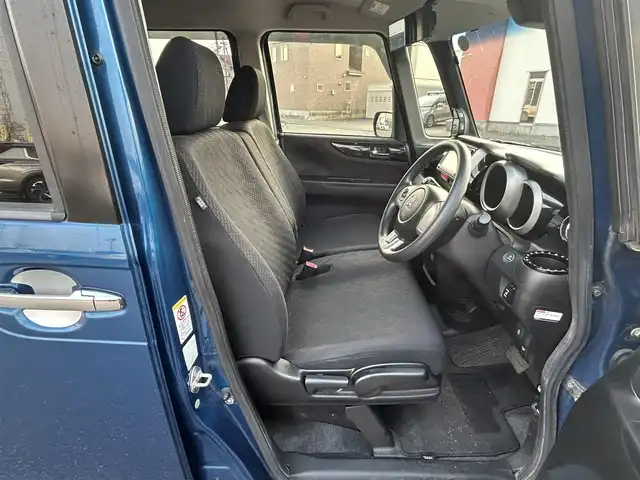 ホンダ Ｎ ＢＯＸ カスタム G 道央・札幌 2014(平26)年 6.7万km プレミアムダイナミックブルーパール ４WD/社外SDナビ/CD/DVD/BT/フルセグ/シティブレーキアクティブシステム/横滑り防止装置/バックカメラ/ETC/ECONモード/片側パワースライドドア/ステアリングリモコン/プッシュスタート/スマートキー/HIDヘッドライト/オートライト/フォグランプ/電動格納ミラー/純正フロアマット/ドアバイザー/スペアキー/社外エンジンスターター