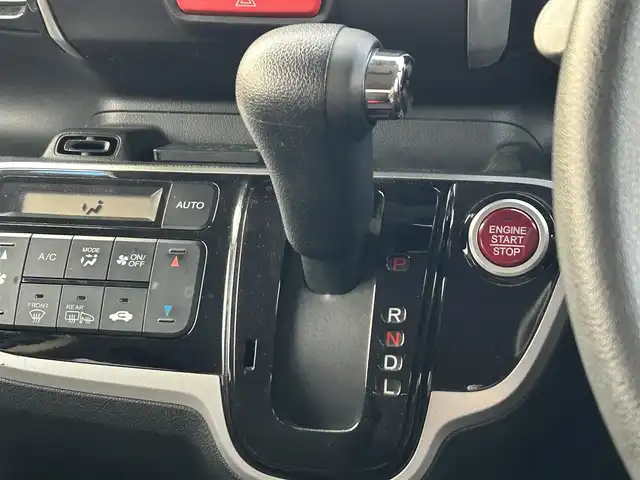 ホンダ Ｎ ＢＯＸ カスタム G 道央・札幌 2014(平26)年 6.7万km プレミアムダイナミックブルーパール ４WD/社外SDナビ/CD/DVD/BT/フルセグ/シティブレーキアクティブシステム/横滑り防止装置/バックカメラ/ETC/ECONモード/片側パワースライドドア/ステアリングリモコン/プッシュスタート/スマートキー/HIDヘッドライト/オートライト/フォグランプ/電動格納ミラー/純正フロアマット/ドアバイザー/スペアキー/社外エンジンスターター