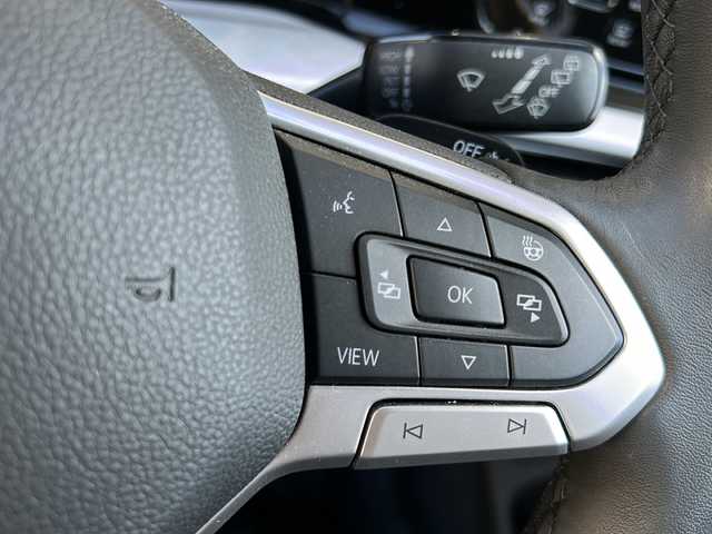 フォルクスワーゲン ＶＷ ゴルフ TDI アクティブアドバンス 愛知県 2022(令4)年 5.1万km ディープブラックパールエフェクト /ワンオーナー//禁煙車//純正ナビ/　AM/FM/BT/Apple Car Play/フルセグ//純正17インチAW//純正フロアマット//純正LEDライト//純正前後ドラレコ//バックカメラ//プリクラッシュセーフティ（PCS）//ヘッドアップディスプレイ（HUD）//ブラインドスポットモニター（BSM）//アダプティブクルーズコントロール（ACC）//レーントレーシングアシスト（LTA）//前後クリアランスソナー（ICS）//ビルトインETC2.0//前席シートヒーター//革巻きステアリング//ステアリングスイッチ//電子パーキング//パドルシフト//オートライト//タイプC入力端子×4//W＋サイドエアバッグ//保証書//取説//スペアキー