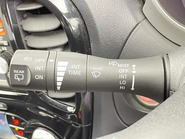 日産 ジューク 15RX 千葉県 2015(平27)年 11.3万km ブリリアントホワイトパール 純正7インチSDナビ/CD DVD AUX BT フルセグ/バックカメラ/横滑り防止装置/オートライト/社外16インチアルミホイール/ドアバイザー/ウィンカーミラー/アイドリングストップ/純正フロアマット/プッシュスタート/スマートキー/ETC