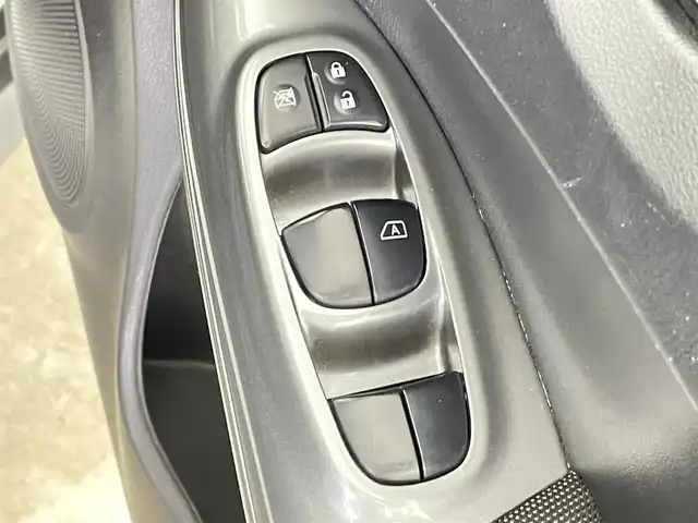 日産 ジューク 15RX 千葉県 2015(平27)年 11.3万km ブリリアントホワイトパール 純正7インチSDナビ/CD DVD AUX BT フルセグ/バックカメラ/横滑り防止装置/オートライト/社外16インチアルミホイール/ドアバイザー/ウィンカーミラー/アイドリングストップ/純正フロアマット/プッシュスタート/スマートキー/ETC