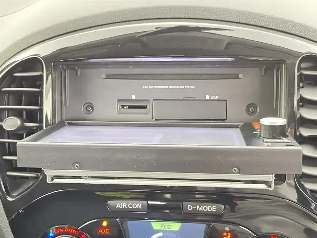 日産 ジューク 15RX 千葉県 2015(平27)年 11.3万km ブリリアントホワイトパール 純正7インチSDナビ/CD DVD AUX BT フルセグ/バックカメラ/横滑り防止装置/オートライト/社外16インチアルミホイール/ドアバイザー/ウィンカーミラー/アイドリングストップ/純正フロアマット/プッシュスタート/スマートキー/ETC