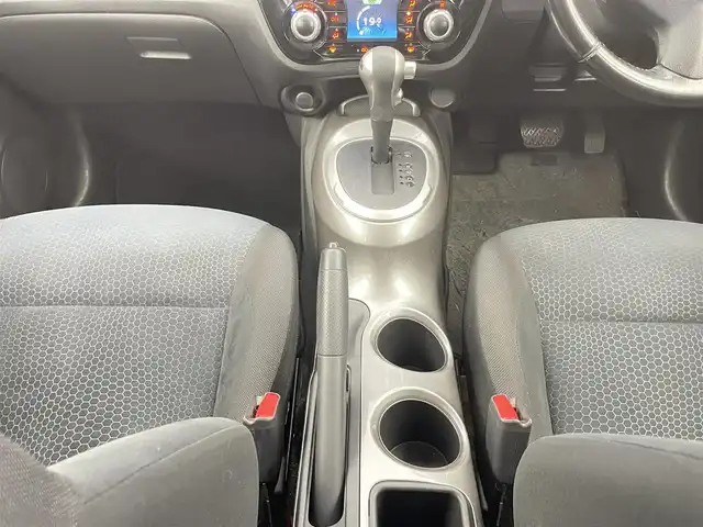 日産 ジューク 15RX 千葉県 2015(平27)年 11.3万km ブリリアントホワイトパール 純正7インチSDナビ/CD DVD AUX BT フルセグ/バックカメラ/横滑り防止装置/オートライト/社外16インチアルミホイール/ドアバイザー/ウィンカーミラー/アイドリングストップ/純正フロアマット/プッシュスタート/スマートキー/ETC