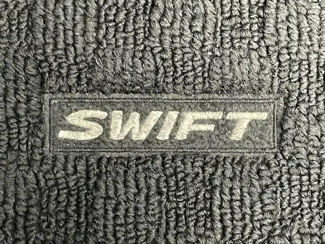 スズキ スイフト スポーツ 愛知県 2019(令1)年 6.4万km スーパーブラックパール 社外オーディオ　ＭＴ車　シートヒーター　禁煙車　ドラレコ　ＬＥＤヘッドライト　フォグランプ　クルーズコントロール　ＵＳＢポート　プッシュスタート　スマートキー　純正フロアマット　純正アルミホイール