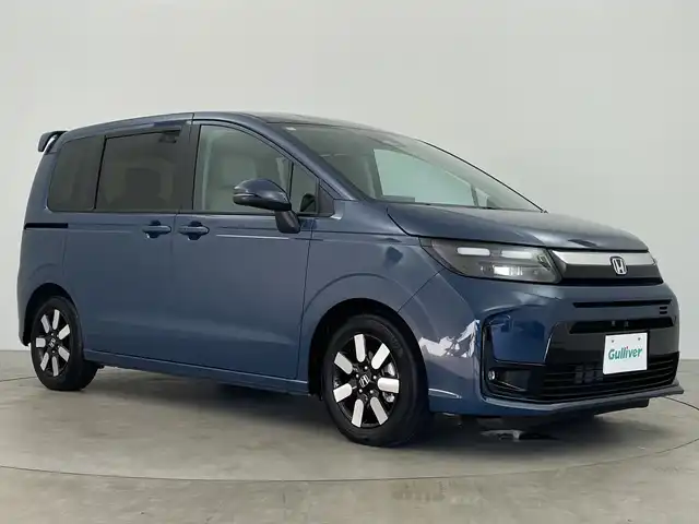 ホンダ フリード ハイブリット e:HEV AIR EX 鹿児島県 2024(令6)年 0.2万km 青 登録済未使用車/ホンダセンシング/・衝突軽減ブレーキ（CMBS）/・先行車発進お知らせ機能/・歩行者事故低減ステアリング/・路外逸脱抑制機能/・標識認識機能/・渋滞追従機能付アダプティブクルーズコントロール/・車線維持支援システム（LKAS）/・トラフィックジャムアシスト（渋滞運転支援機能）/・ブラインドスポットインフォメーション/・誤発進抑制機能/・後方誤発進抑制機能/・近距離衝突軽減ブレーキ/・急アクセル抑制機能/・パーキングセンサーシステム/・オートハイビーム/純正9インチメモリナビ/（フルセグ/Bluetooth/USB)/バックカメラ/両側パワースライドドア/スマートキー/プッシュスタート/リアクーラー/前席シートヒーター/ステアリングリモコン/電子パーキング/オートホールド/本革巻ステアリングホイール/360°スーパーUV・IRカット パッケージ/ロールサンシェード（スライドドア両側）/USBチャージャー