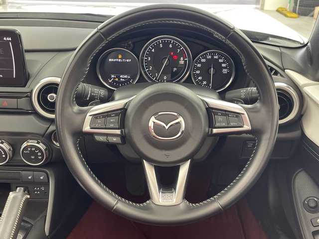 マツダ ロードスター 100周年特別記念車 岐阜県 2020(令2)年 4.6万km スノーフレイクホワイトパールマイカ 100周年記念車両/ダークチェリーソフトトップ/純正ナビ/　(フルセグ/CD/DVD/Bluetooth/TV)/バックカメラ/衝突軽減ブレーキ/レーンキープアシスト/コーナーセンサー/クルーズコントロール/LEDヘッドライト/パドルシフト/MTモード付AT/レザーシート/シートヒーター/革巻きステアリング/ドライブレコーダー/ETC/純正アルミホイール/純正フロアマット