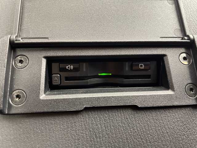 マツダ ロードスター 100周年特別記念車 岐阜県 2020(令2)年 4.6万km スノーフレイクホワイトパールマイカ 100周年記念車両/ダークチェリーソフトトップ/純正ナビ/　(フルセグ/CD/DVD/Bluetooth/TV)/バックカメラ/衝突軽減ブレーキ/レーンキープアシスト/コーナーセンサー/クルーズコントロール/LEDヘッドライト/パドルシフト/MTモード付AT/レザーシート/シートヒーター/革巻きステアリング/ドライブレコーダー/ETC/純正アルミホイール/純正フロアマット