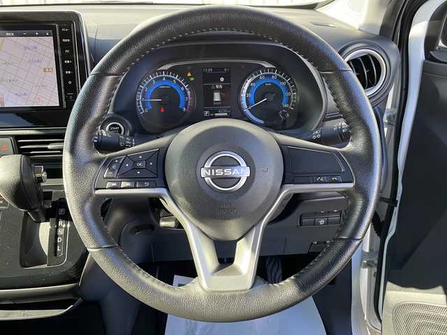 日産 デイズ ハイウェイスターX 道北・旭川 2024(令6)年 0.7万km ホワイトパール /4WD//禁煙車//純正メモリナビ//BT/HDMI/フルセグ//全方位カメラ//エマージェンシーブレーキ//レーンキープ//コーナーセンサー//アイドリングストップ//オートハイビーム//オートライト//LEDヘッドライト//フォグライト//ライトレベライザー//ステアリングヒーター//シートヒーター//前後ドライブレコーダー//ETC//プッシュスタート//フロアマット