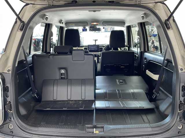 スズキ クロスビー HYBRID MZ 兵庫県 2019(平31)年 2.7万km キャラバンアイボリーパールメタリック/ブラック 2トーンルーフ ・ワンオーナー/・純正ナビ（CN-RZ743W）/・CD/DVD/SD/BT/USB/フルセグTV/・バックカメラ、全方位カメラ/・デュアルセンサーブレーキサポート/・車線維持支援機能/・クルーズコントロール/・クリアランスソナー/・横滑り防止装置/・アイドリングストップ/・パドルシフト/・ステアリングリモコン/・LEDヘッドライト/・オートライト/・フォグランプ/・前席シートヒーター/・前後ドライブレコーダー（WHSR-532）/・ビルトインETC/・後方コーナーセンサー/・革巻きステアリング/・純正フロアマット/・純正１６インチアルミホイール/・電動格納ミラー/・サイドバイザー/・スマートキー/・スペアキー/・プッシュスタート