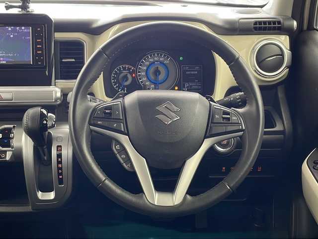 スズキ クロスビー HYBRID MZ 兵庫県 2019(平31)年 2.7万km キャラバンアイボリーパールメタリック/ブラック 2トーンルーフ ・ワンオーナー/・純正ナビ（CN-RZ743W）/・CD/DVD/SD/BT/USB/フルセグTV/・バックカメラ、全方位カメラ/・デュアルセンサーブレーキサポート/・車線維持支援機能/・クルーズコントロール/・クリアランスソナー/・横滑り防止装置/・アイドリングストップ/・パドルシフト/・ステアリングリモコン/・LEDヘッドライト/・オートライト/・フォグランプ/・前席シートヒーター/・前後ドライブレコーダー（WHSR-532）/・ビルトインETC/・後方コーナーセンサー/・革巻きステアリング/・純正フロアマット/・純正１６インチアルミホイール/・電動格納ミラー/・サイドバイザー/・スマートキー/・スペアキー/・プッシュスタート