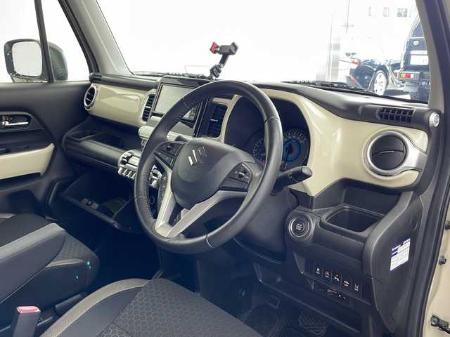 スズキ クロスビー HYBRID MZ 兵庫県 2019(平31)年 2.7万km キャラバンアイボリーパールメタリック/ブラック 2トーンルーフ ・ワンオーナー/・純正ナビ（CN-RZ743W）/・CD/DVD/SD/BT/USB/フルセグTV/・バックカメラ、全方位カメラ/・デュアルセンサーブレーキサポート/・車線維持支援機能/・クルーズコントロール/・クリアランスソナー/・横滑り防止装置/・アイドリングストップ/・パドルシフト/・ステアリングリモコン/・LEDヘッドライト/・オートライト/・フォグランプ/・前席シートヒーター/・前後ドライブレコーダー（WHSR-532）/・ビルトインETC/・後方コーナーセンサー/・革巻きステアリング/・純正フロアマット/・純正１６インチアルミホイール/・電動格納ミラー/・サイドバイザー/・スマートキー/・スペアキー/・プッシュスタート