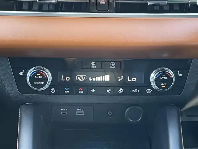 三菱 アウトランダー ＰＨＥＶ P 宮崎県 2023(令5)年 4.3万km ブラックダイヤモンド 純正12.3インチナビ/・フルセグTV・Bluetooth・AM・FM/置くだけ充電/AC1500W/マルチアラウンドモニター/レーダークルーズコントロール/LEDヘッドライト/オートハイビームアシスト/前後コーナーセンサー/シートベルトバックルイルミネーション/D/N席マッサージ機能付き/D/N席メモリー機能付きパワーシート/D/N席シートヒーター/セカンドシートシートヒーター/前後ドライブレコーダー＋ETC2.0/プロジェクションイルミネーション/ブラインドスポットモニター/電動パノラマサンルーフ/純正20インチアルミホイール