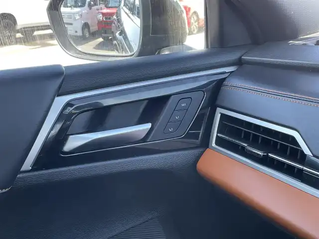 三菱 アウトランダー ＰＨＥＶ P 宮崎県 2023(令5)年 4.3万km ブラックダイヤモンド 純正12.3インチナビ/・フルセグTV・Bluetooth・AM・FM/置くだけ充電/AC1500W/マルチアラウンドモニター/レーダークルーズコントロール/LEDヘッドライト/オートハイビームアシスト/前後コーナーセンサー/シートベルトバックルイルミネーション/D/N席マッサージ機能付き/D/N席メモリー機能付きパワーシート/D/N席シートヒーター/セカンドシートシートヒーター/前後ドライブレコーダー＋ETC2.0/プロジェクションイルミネーション/ブラインドスポットモニター/電動パノラマサンルーフ/純正20インチアルミホイール