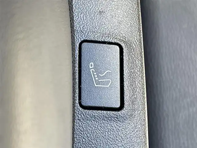 三菱 アウトランダー ＰＨＥＶ P 宮崎県 2023(令5)年 4.3万km ブラックダイヤモンド 純正12.3インチナビ/・フルセグTV・Bluetooth・AM・FM/置くだけ充電/AC1500W/マルチアラウンドモニター/レーダークルーズコントロール/LEDヘッドライト/オートハイビームアシスト/前後コーナーセンサー/シートベルトバックルイルミネーション/D/N席マッサージ機能付き/D/N席メモリー機能付きパワーシート/D/N席シートヒーター/セカンドシートシートヒーター/前後ドライブレコーダー＋ETC2.0/プロジェクションイルミネーション/ブラインドスポットモニター/電動パノラマサンルーフ/純正20インチアルミホイール