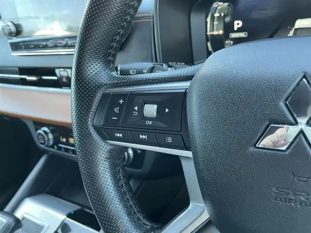 三菱 アウトランダー ＰＨＥＶ P 宮崎県 2023(令5)年 4.3万km ブラックダイヤモンド 純正12.3インチナビ/・フルセグTV・Bluetooth・AM・FM/置くだけ充電/AC1500W/マルチアラウンドモニター/レーダークルーズコントロール/LEDヘッドライト/オートハイビームアシスト/前後コーナーセンサー/シートベルトバックルイルミネーション/D/N席マッサージ機能付き/D/N席メモリー機能付きパワーシート/D/N席シートヒーター/セカンドシートシートヒーター/前後ドライブレコーダー＋ETC2.0/プロジェクションイルミネーション/ブラインドスポットモニター/電動パノラマサンルーフ/純正20インチアルミホイール