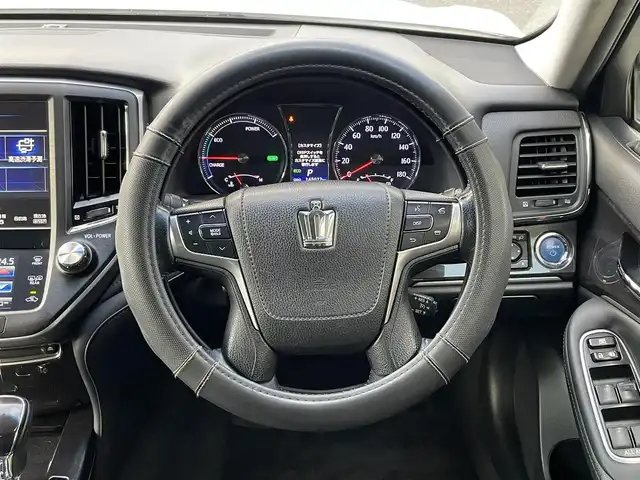 トヨタ クラウン ハイブリッド アスリートS 埼玉県 2014(平26)年 14.5万km ホワイトパールクリスタルシャイン (株)IDOMが運営する【じしゃロン鳩ヶ谷店】の自社ローン専用車両になりますこちらは現金またはオートローンご利用時の価格です。自社ローンご希望の方は別途その旨お申付け下さい/純正ナビ/　AM/FM/CD/DVD/BT/フルセグTV/バックカメラ/デュアルエアコン/クルーズコントロール/革巻きステアリング　/ステアリングスイッチ　/シートヒーター（前席）/パワーシート　（前席）/ハンドルヒーター/ヒーテッドミラー/テレスコピック/ビルトインＥＴＣ　/純正アルミホイール（規格外18インチAWオプション）/純正フロアマット/ドアバイザー　/フォグランプ　/電動格納式ウィンカーミラー/プッシュスタートボタン/スマートキー×2